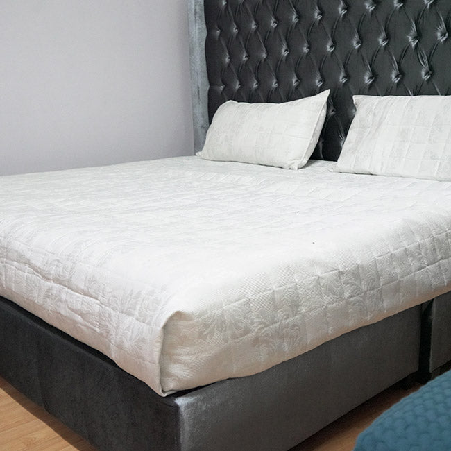 EDRECOLCHA KING SIZES CON PIE DE CAMA Y RODAPIE BL