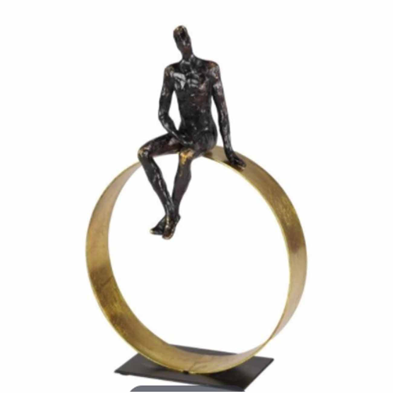 ESCULTURA HOMBRE SOBRE CIRCULO