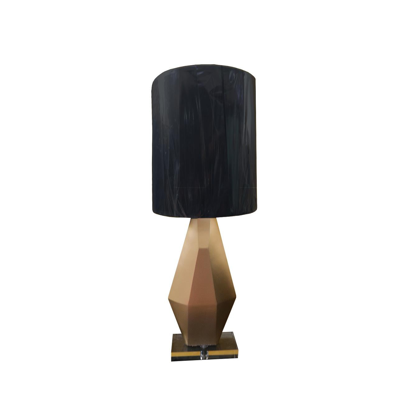 LAMPARA DE MESA COLOR DORADO