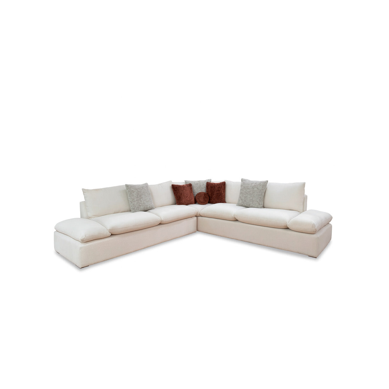 Sala modular tapizada en color beige con cojines decorativos